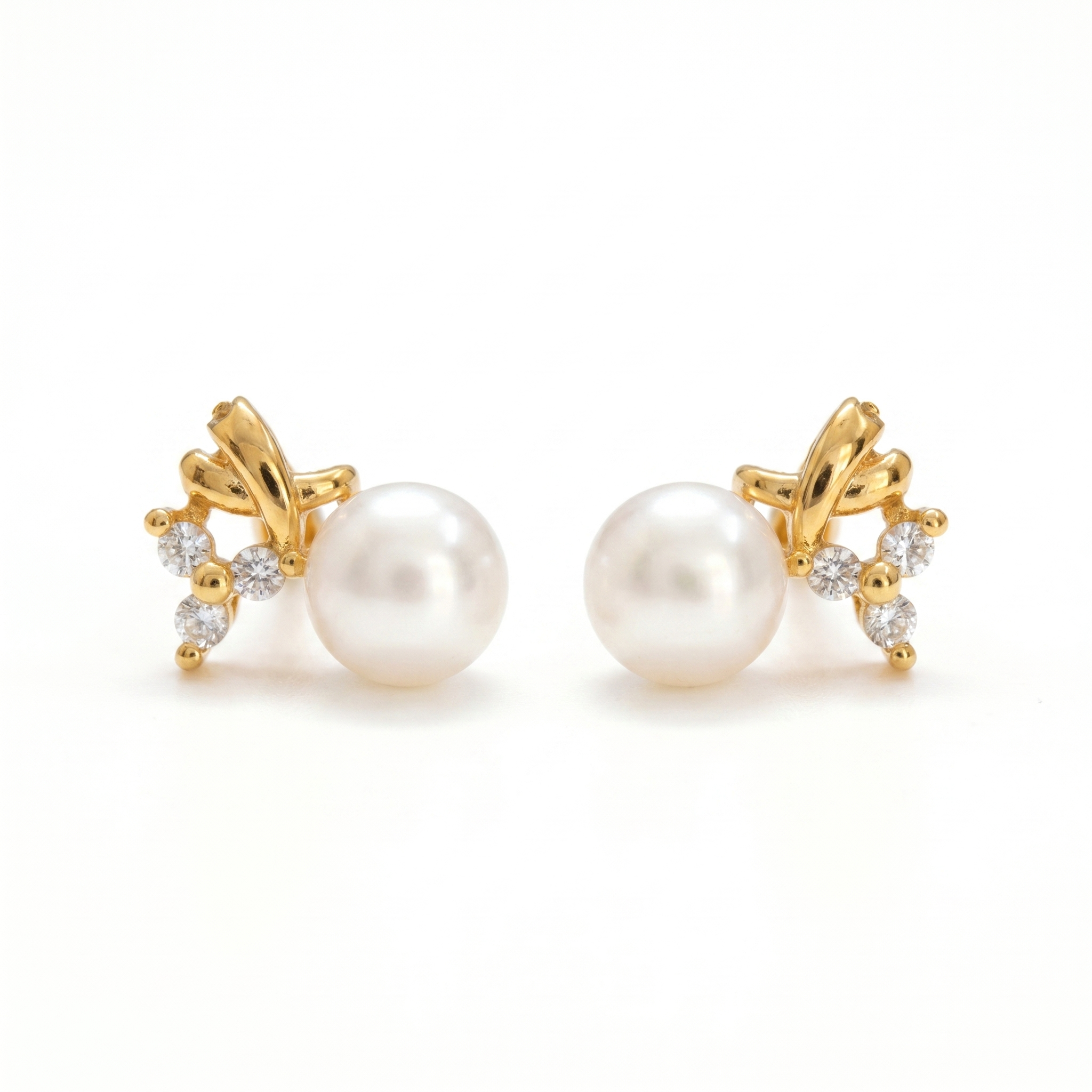 Fashionable Pearl Studs in American Diamonds
