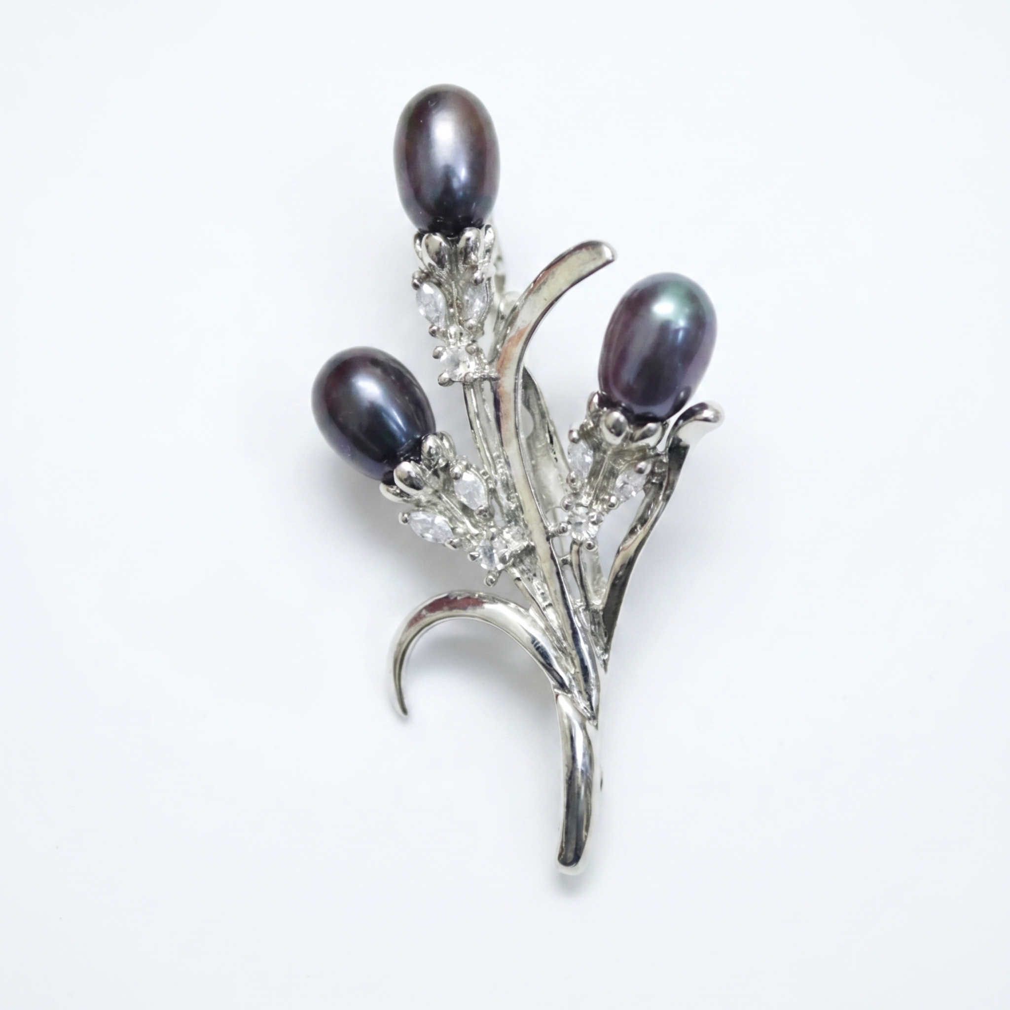 Exclusive Pearl Saree Pin / Brooch 07