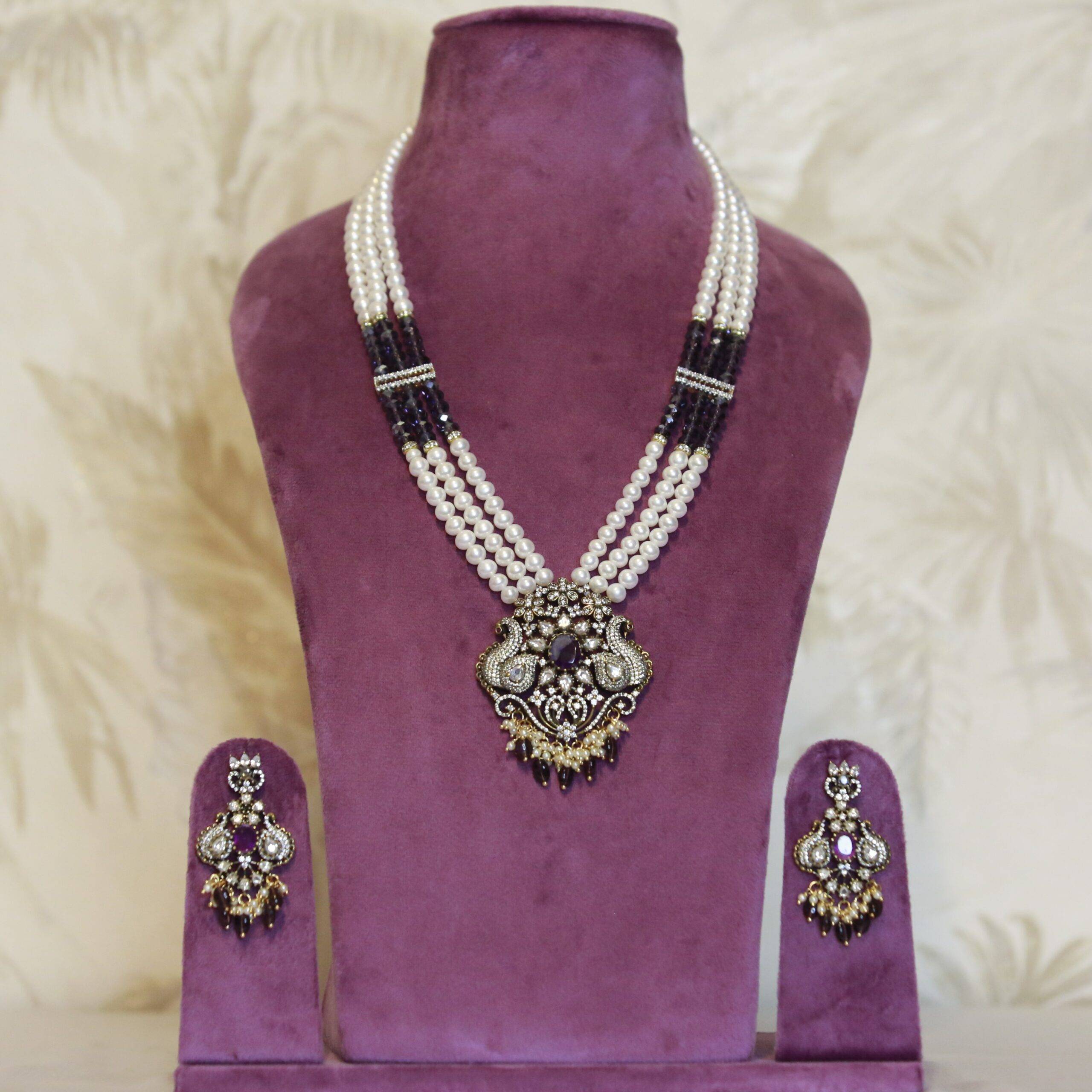 Stately 6mm White Round Pearls Haar With Glorious Victorian Pendant