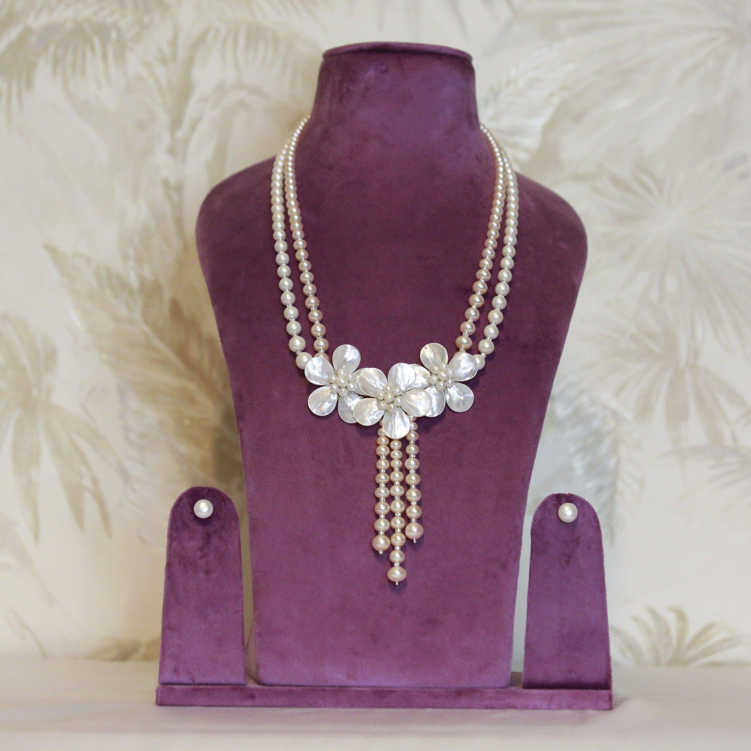 Lustrous White & Peach Graduated Pearls Necklace With MOP Pendant