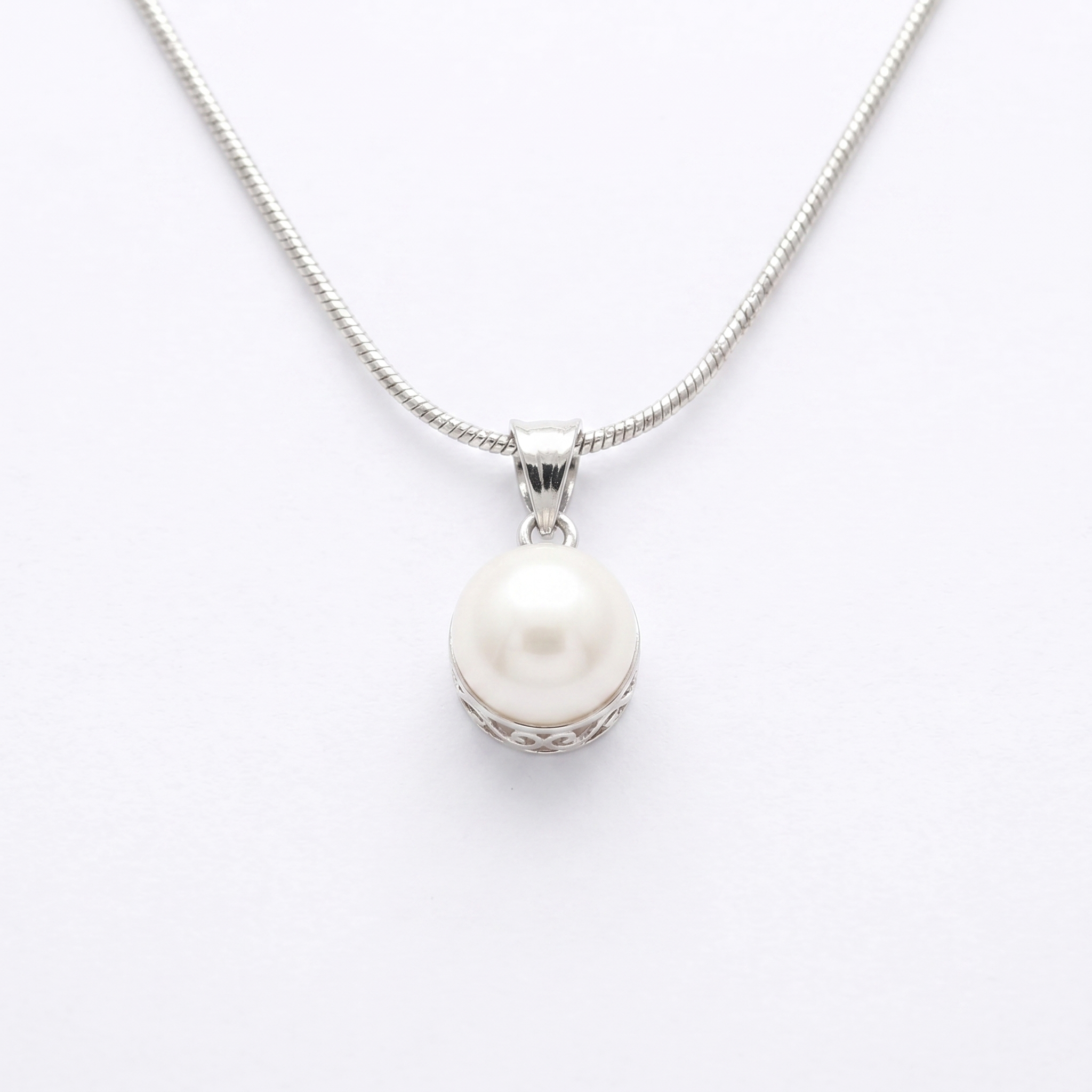 Simple 925 Silver Pendant With 10.5mm White Button Pearl