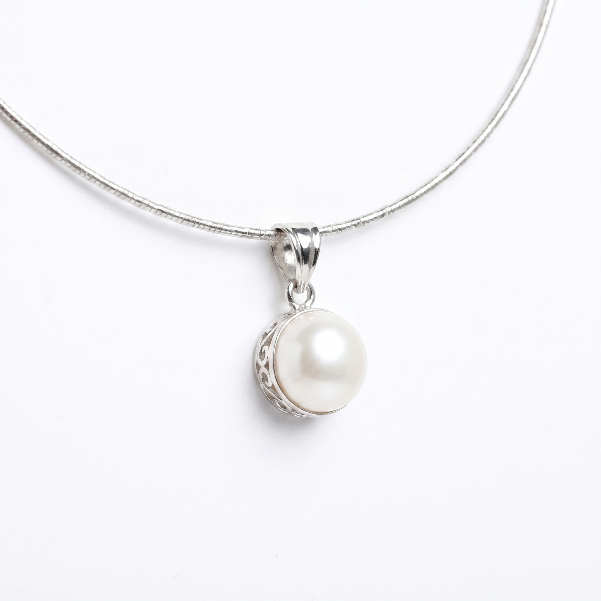 Simple 925 Silver Pendant With 10.5mm White Button Pearl