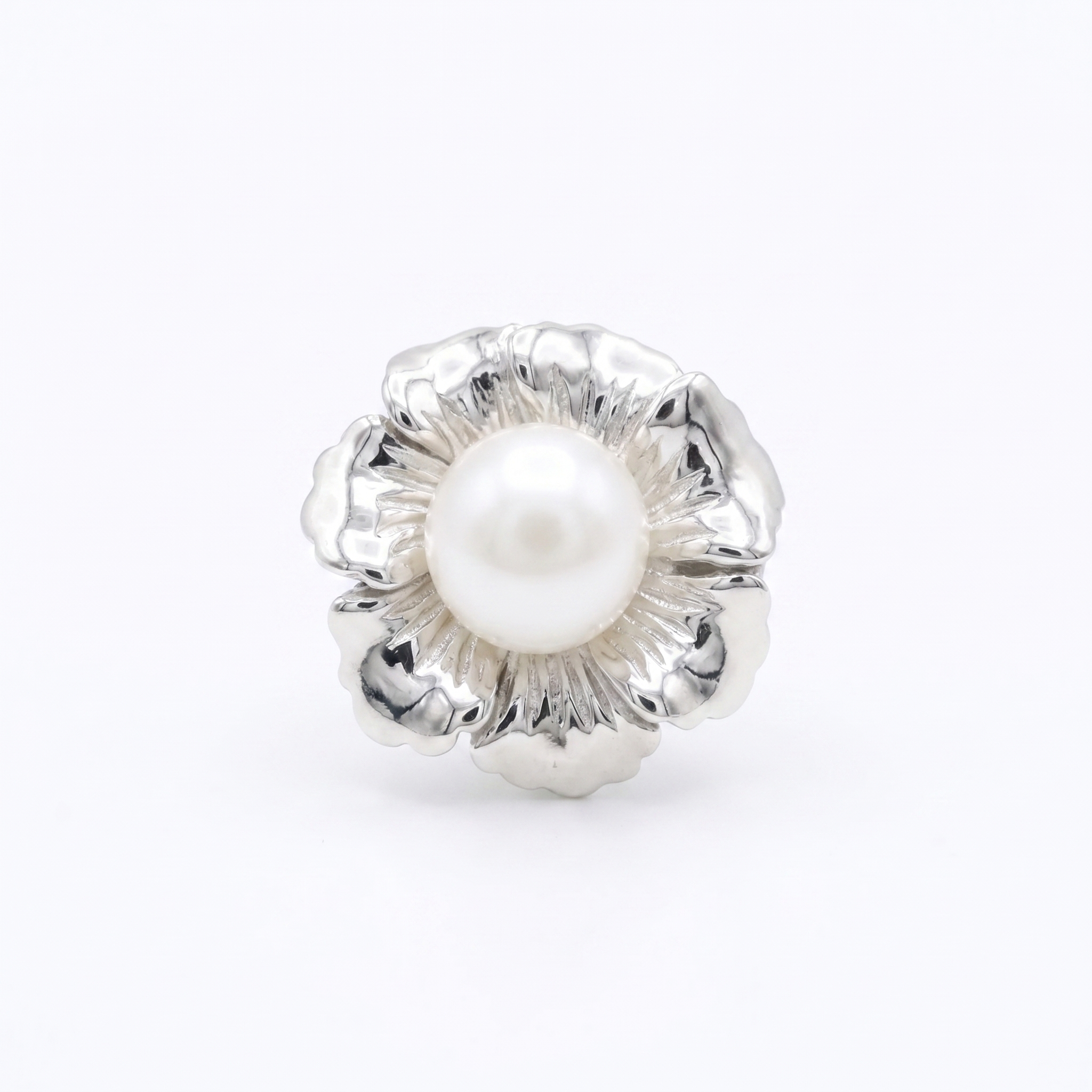 Stunning Silver Finish Floral Pendant With 11mm White Button Pearl