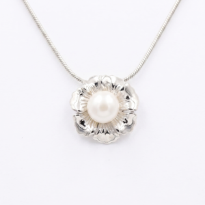 Stunning Silver Finish Floral Pendant With 11mm White Button Pearl