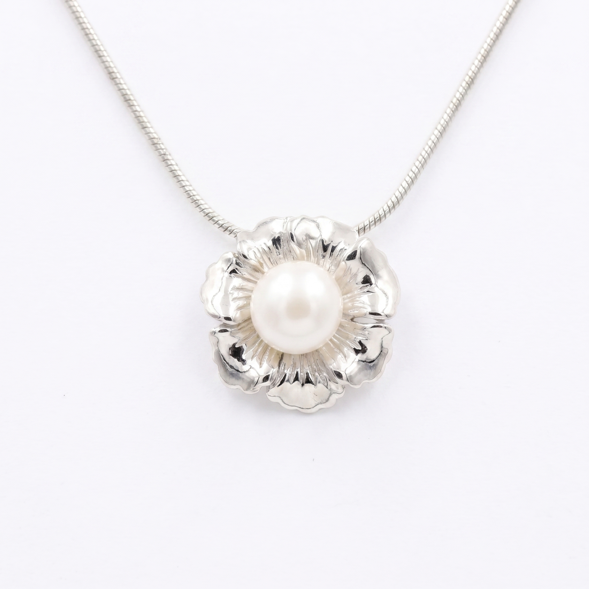 Stunning Silver Finish Floral Pendant With 11mm White Button Pearl