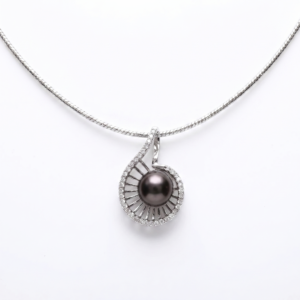 Lovely Silver Finish Abstract Pendant With 10mm Brown Button Pearl