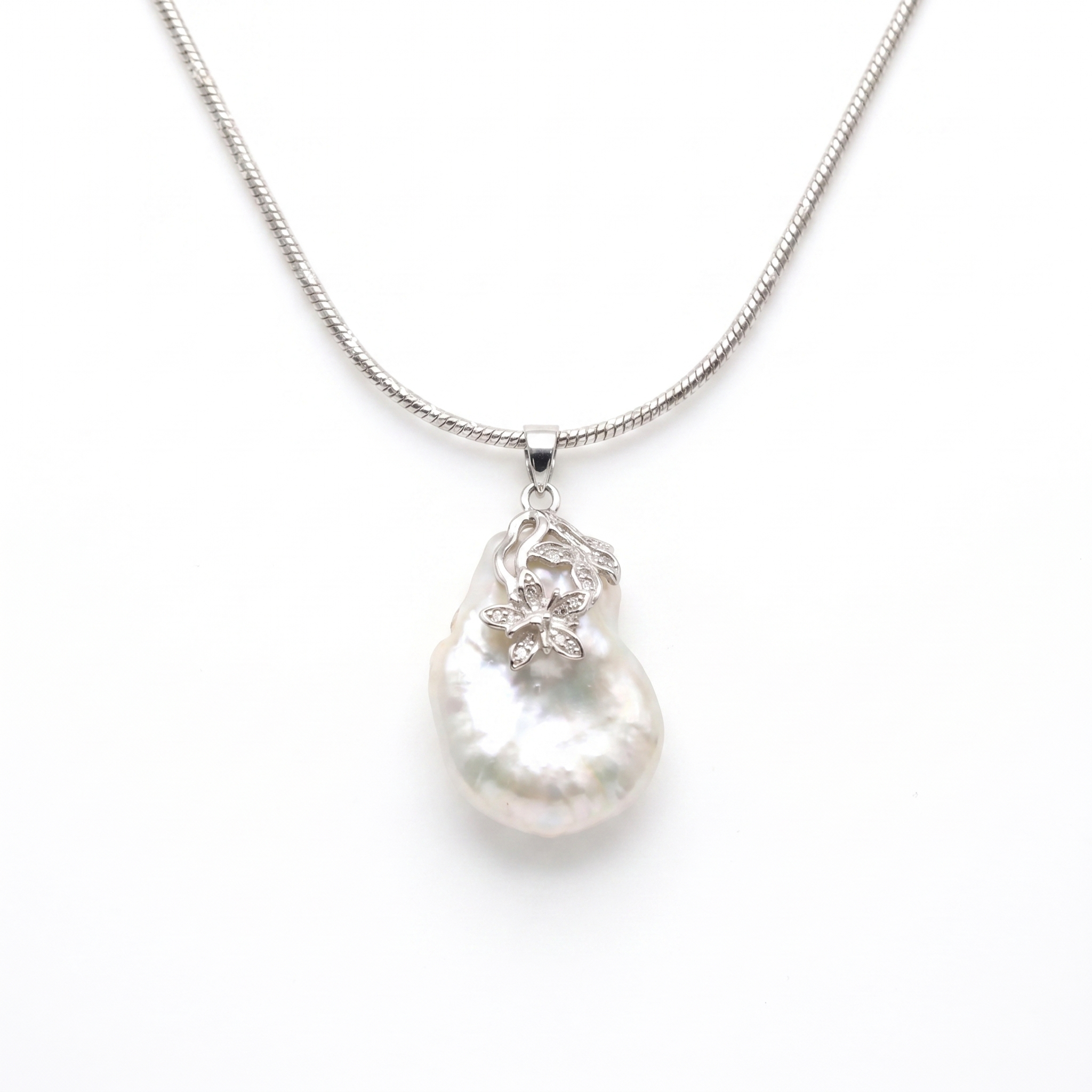 Artsy White Baroque Pearl Pendant With Decorative 925 Silver Anchor