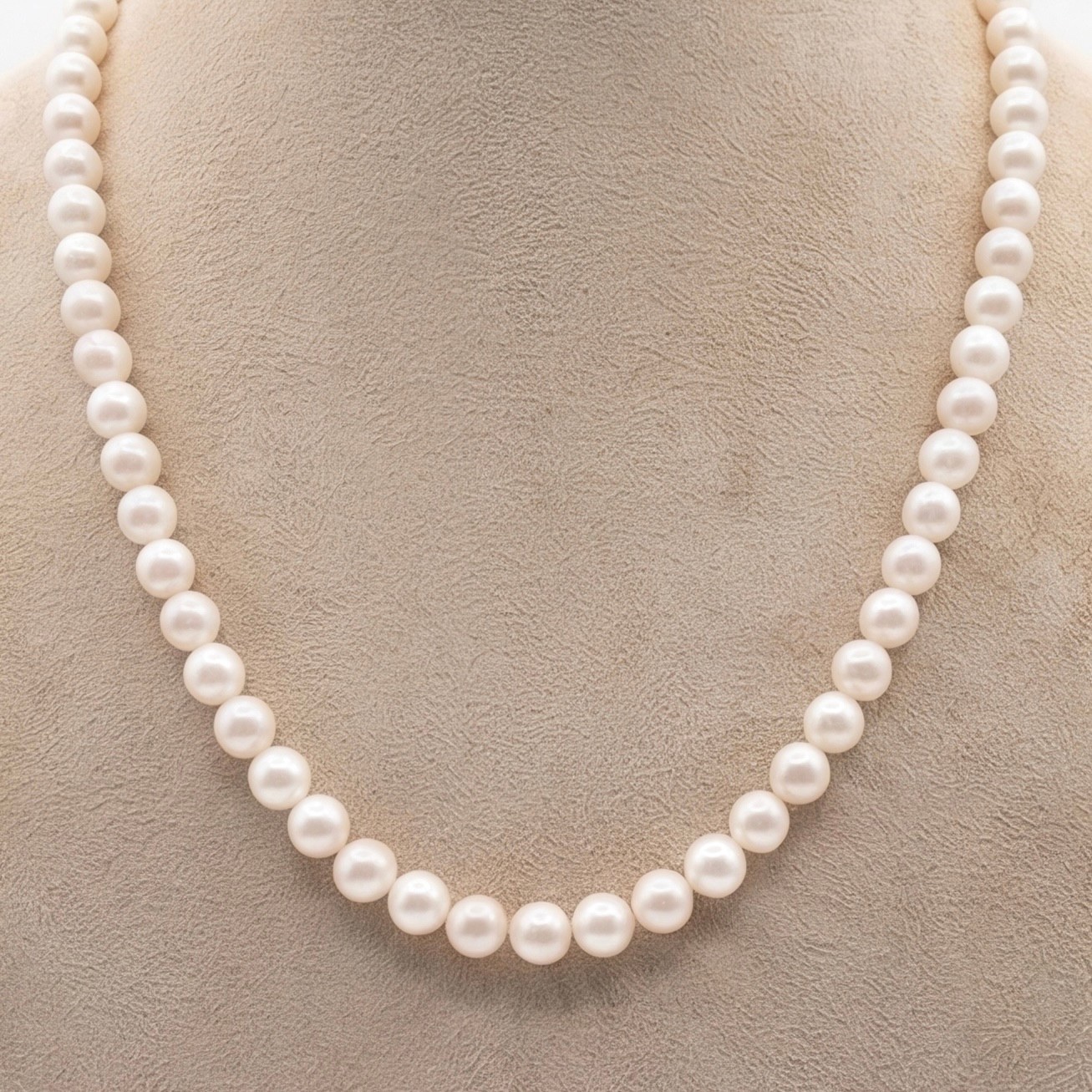 Detail of white round 7mm freshwater pearls in a single-line necklace - Pure Pearls