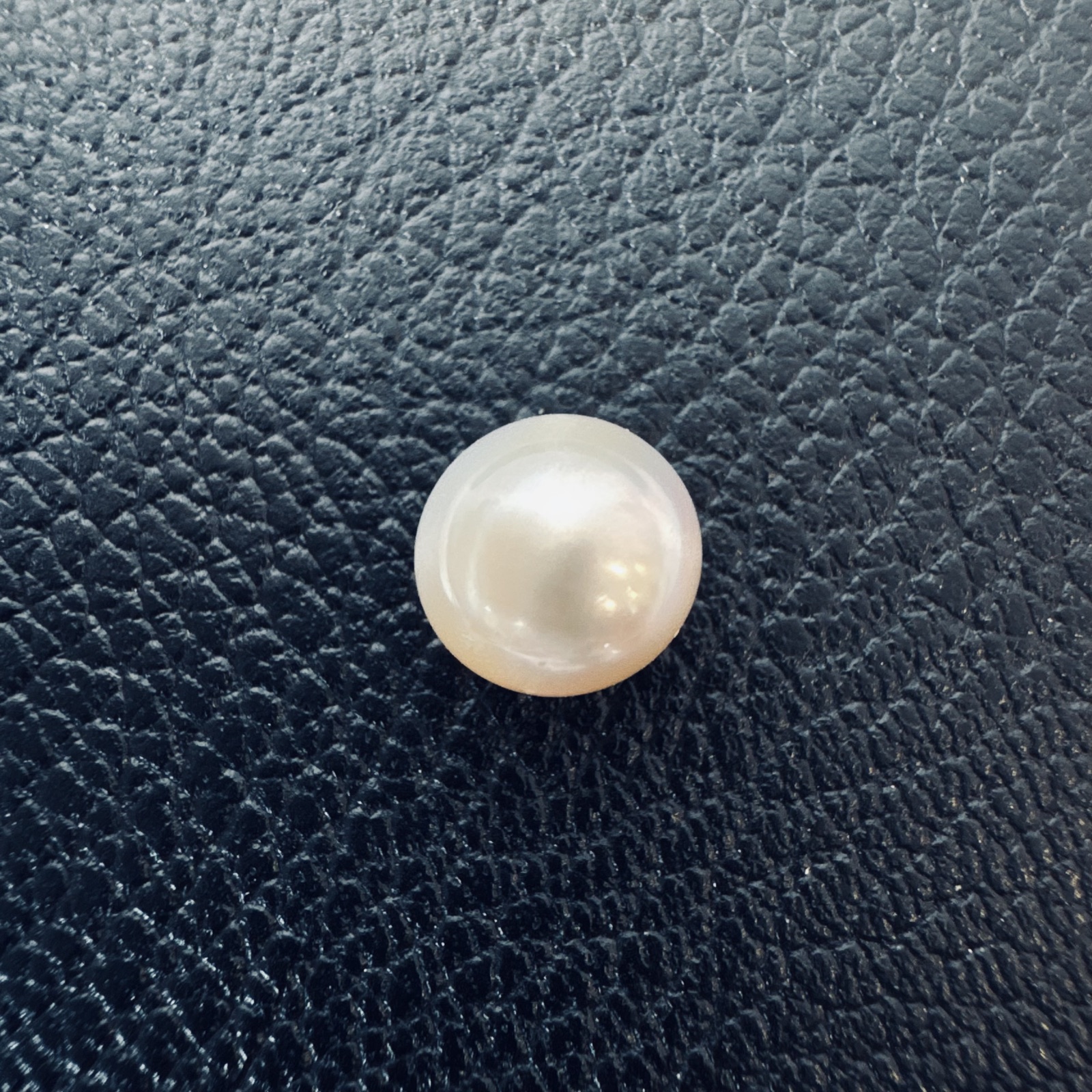 Second view of a 8.8mm white South Sea loose pearl showing lustre and surface - Pure Pearls