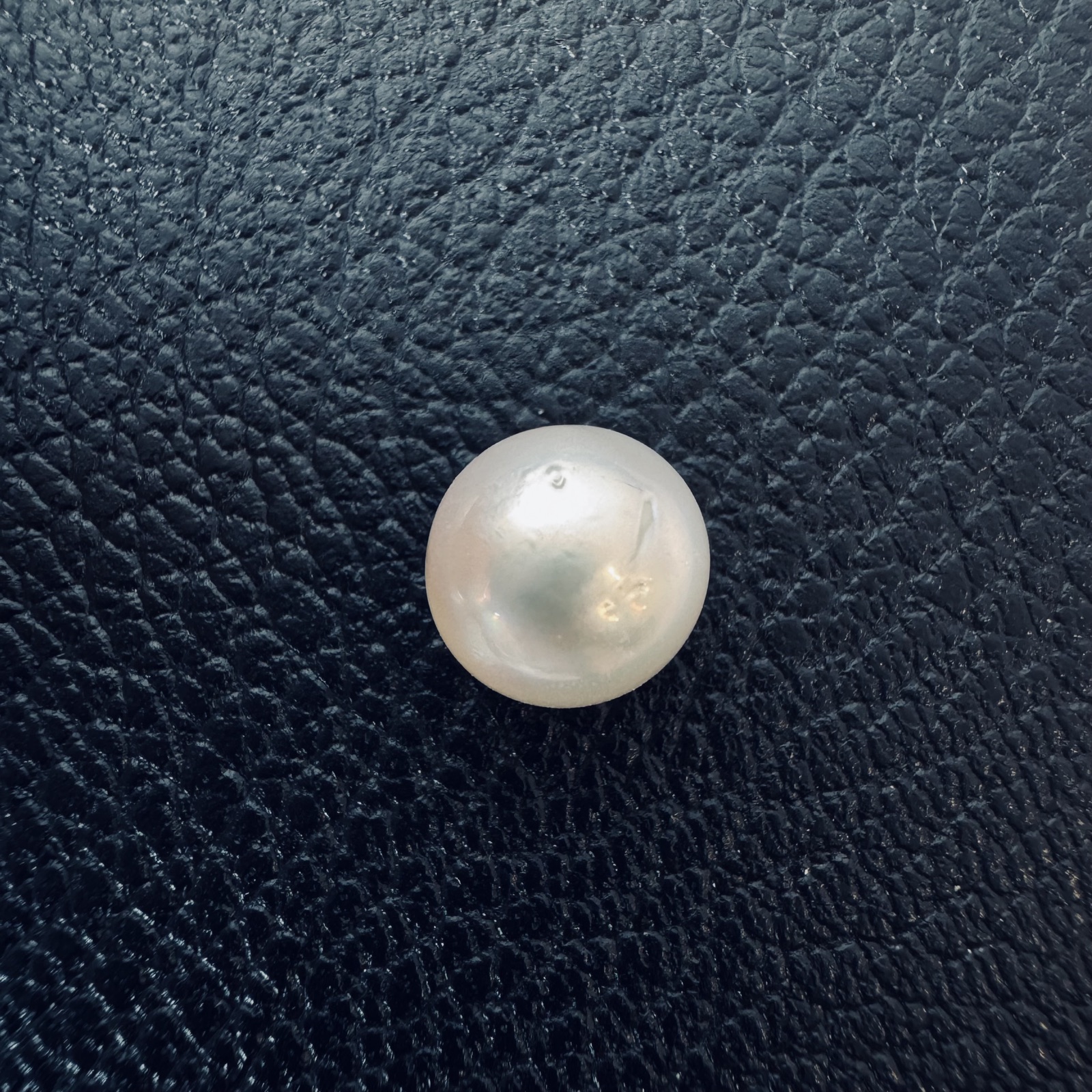 4.88 carat white South Sea loose pearl, 9mm round, AAA quality - Pure Pearls