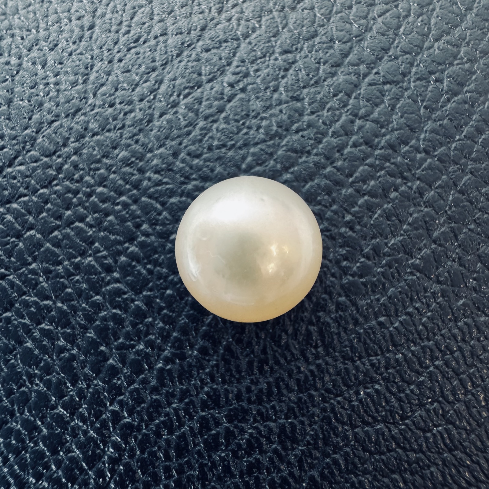 7.175 carat white South Sea loose pearl, 9.9mm round, AAA quality - Pure Pearls