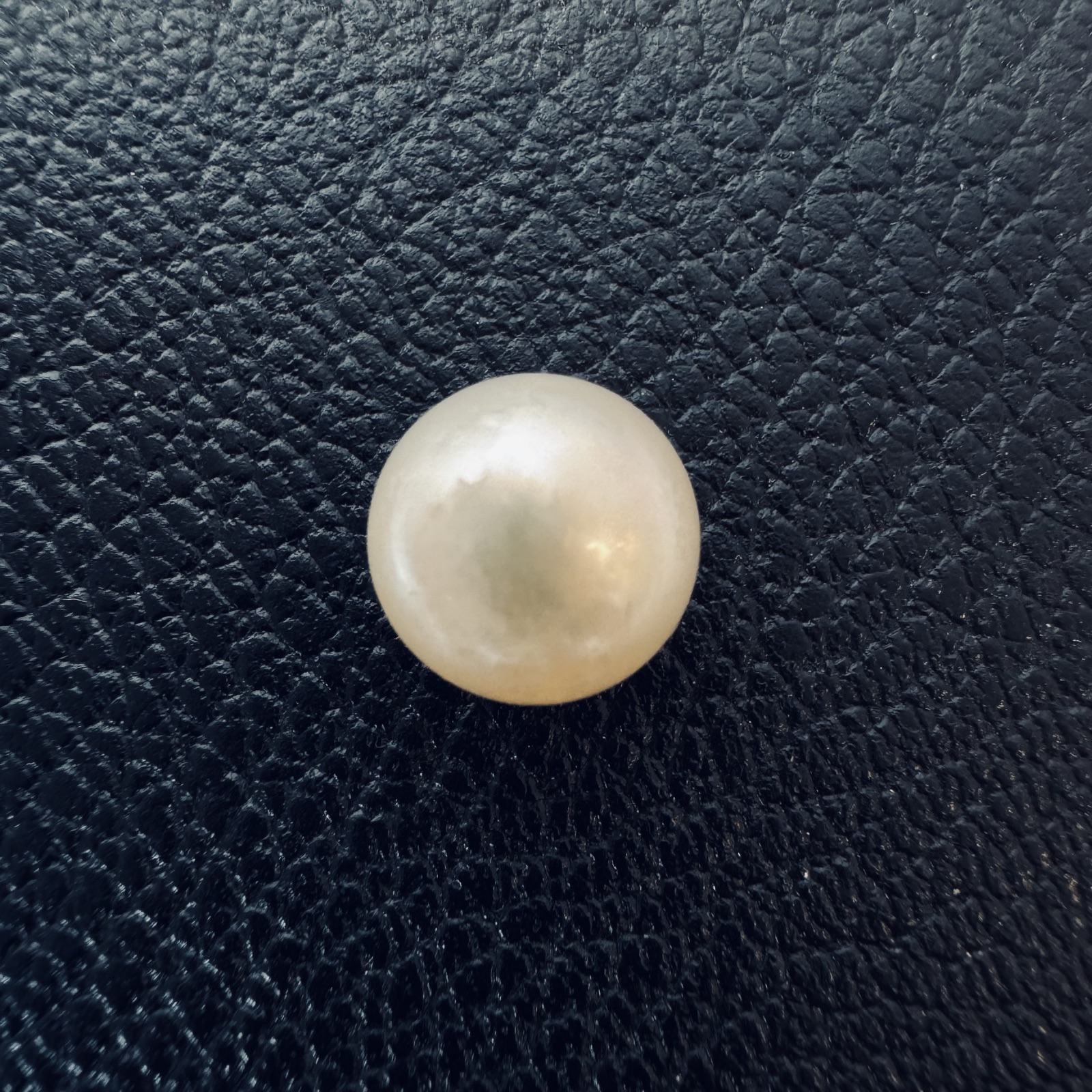 7.685 carat white South Sea loose pearl, 10.1mm round, AAA quality - Pure Pearls