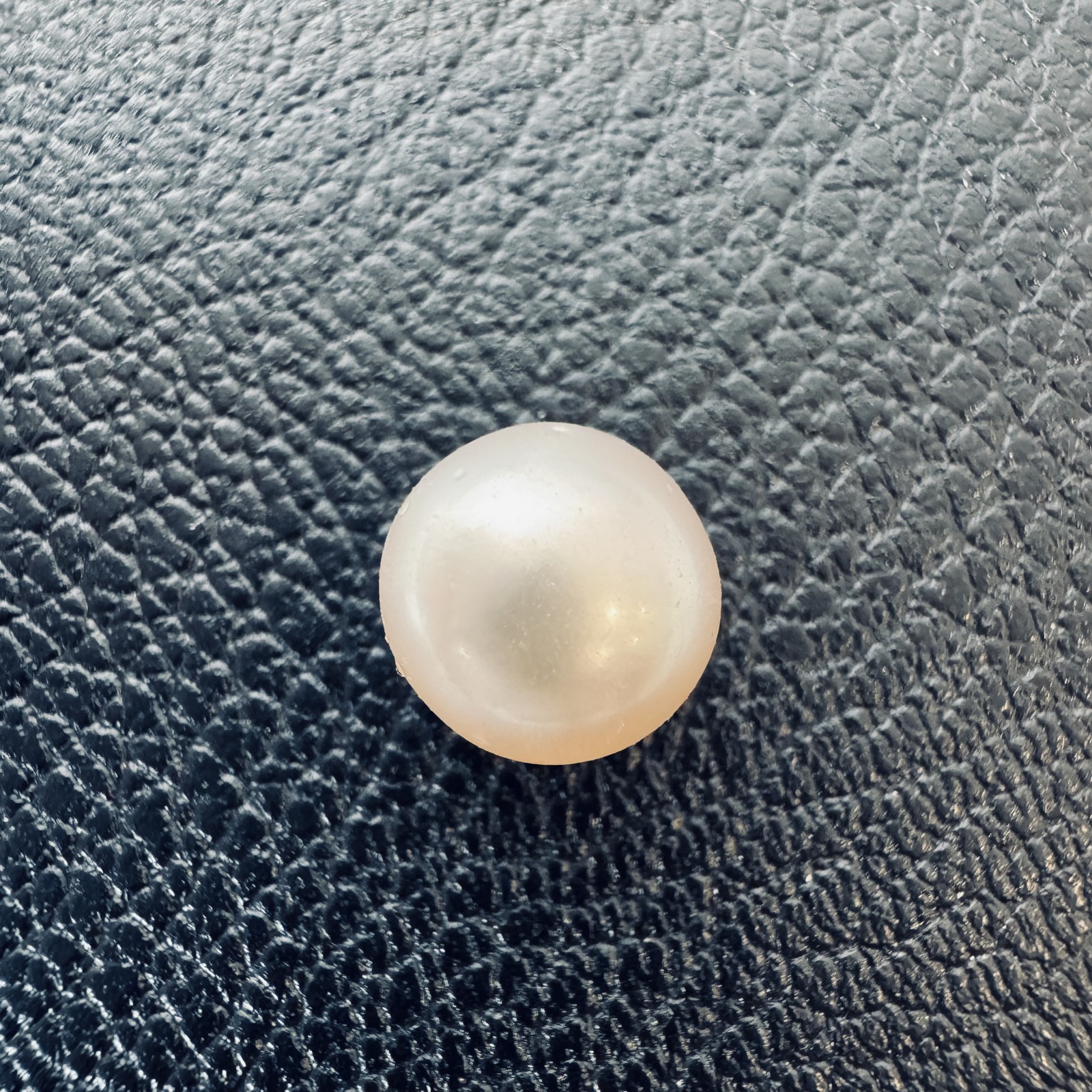 7.715 carat white South Sea loose pearl, 10.1mm round, AAA quality - Pure Pearls